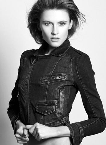 izabela daniel